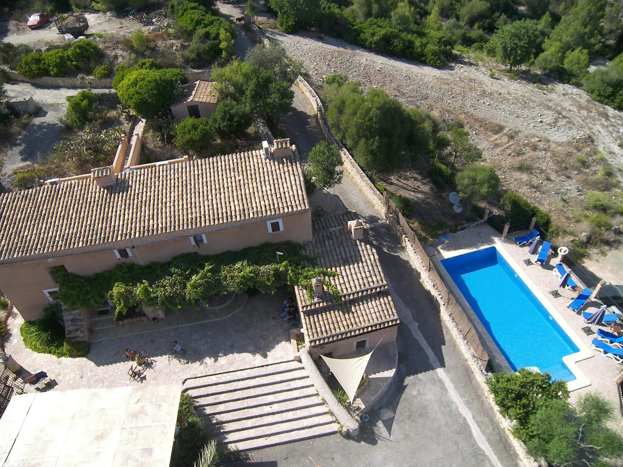 Agroturisme Es Picot - Luftaufnahme des Anwesens mit Haupthaus und Pool