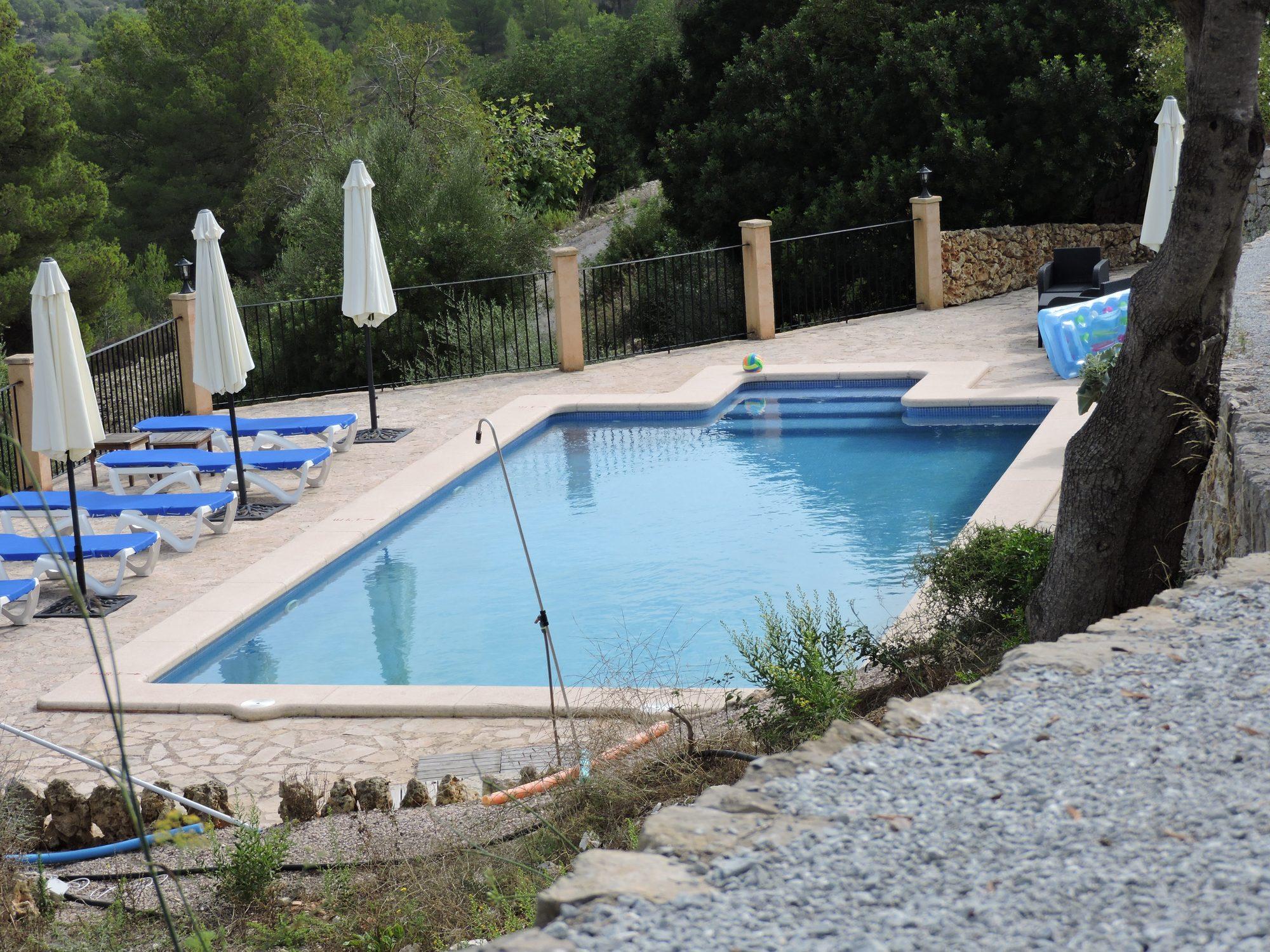 Agroturisme Sa Pedra Viva - Luftaufnahme des Anwesens mit Haupthaus und Pool