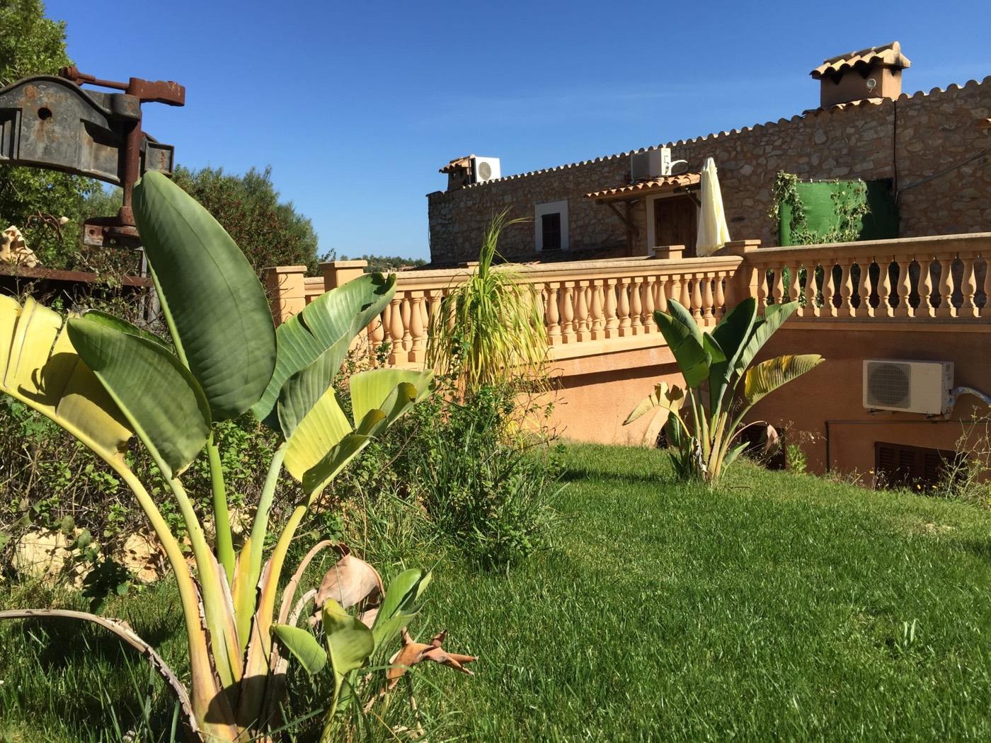 Agroturisme Sa Pedra Viva - Luftaufnahme des Anwesens mit Haupthaus und Pool